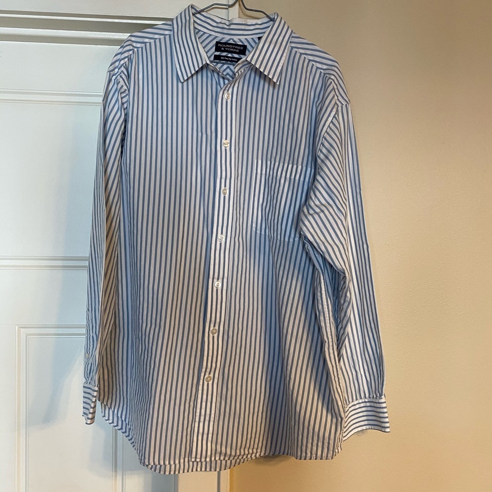 Roundtree & Yorke Blue and White Long Sleeve Dress Shirt